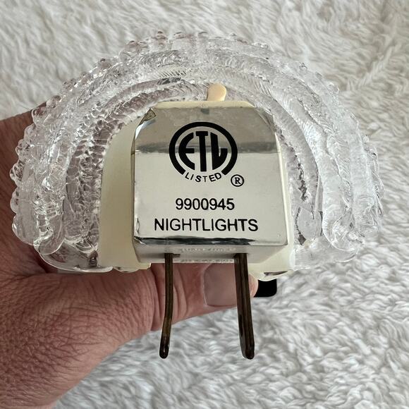 2 Vintage Avon Exclusive, Chilly Sam Night Light Snowman (Tested/Working) - Picture 2 of 5